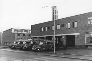 Nyuppförda Solna-Sundbybergs brandstation år 1961. Vårvägen i bakgrunden.