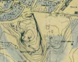 Ekensberg i topografisk karta från 1948 i kraftig förstoring. Ekensbergs gård är utmärkt samt andra byggnader som hörde till gården.