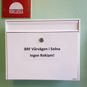 Föreningens brevlåda finns innanför porten Vårvägen 3.