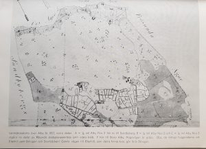 Plansch. Lantmäterikarta över Alby år 1817. "Obs. de många byggnaderna vid Ellenhill samt Ekhagen och Starrbäcken, som delvis finnes kvar (anm. år 1936), går förbi Ekhagen". Bild ur Minnesskrift utgiven med anledning av Råsunda Municipalsamhälles 25-årsjubileum, 10 november 1936. Tryckeriaktiebolagen Tiden.