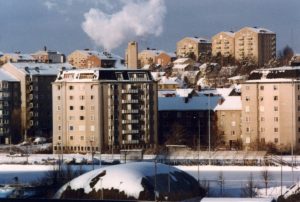 Barracuda-tält i Skytteholm. Barracudan var ett stort plasttält som hölls uppe med tryckluft. Den användes speciellt över tennisbanor, bollhallar och andra idrottsanläggningar vintertid. De var ganska energikrävande och har blivit alltmer sällsynta. Tidigt 1980-tal.