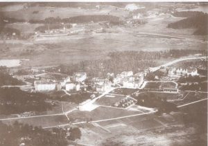 Flygbild 1920. Ekensbergs gård syns nederst till vänster.